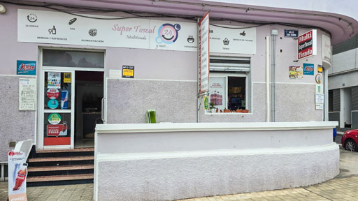 exterior de multitienda supertoscal